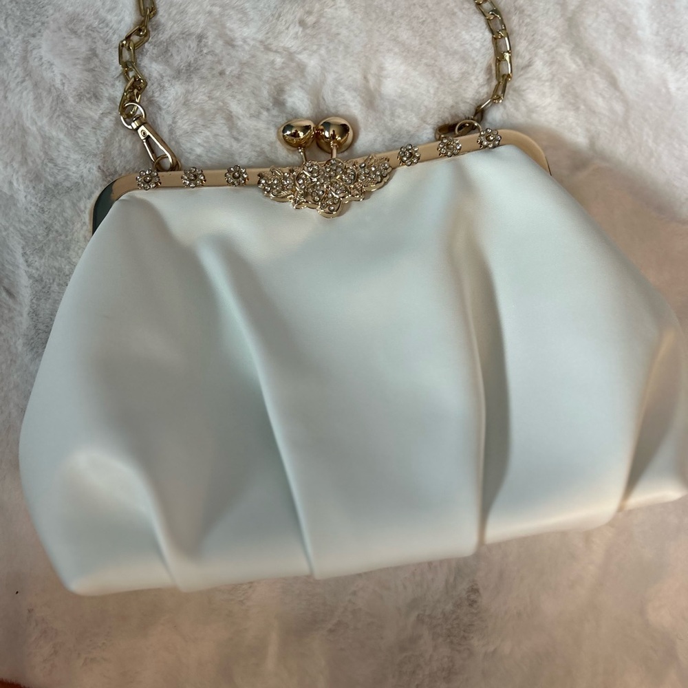 Elegant White Satin Evening Clutch with Gold Chain NWOT Prom wedding formal - Picture 7 of 7
